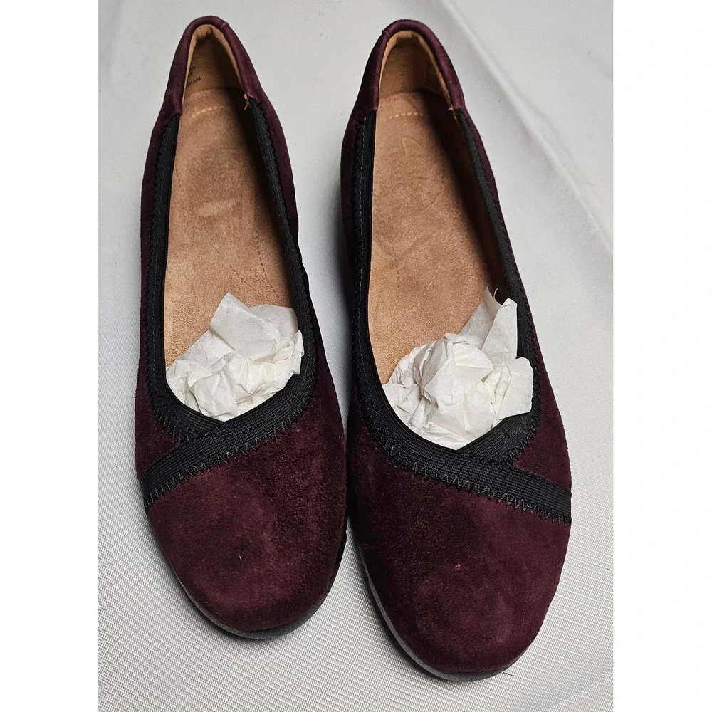 Clarks Daelyn Hill Aubergine Suede Slip On Ballet Flats Women's 6W NIB
